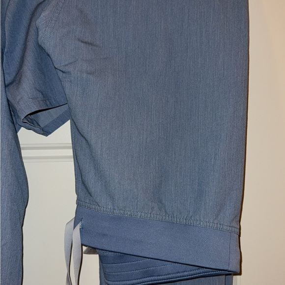 Women’s FIGS heather blue indigo Scrub Set large petite - Picture 3 of 3
